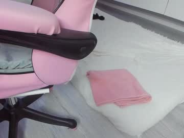 angel_pinky